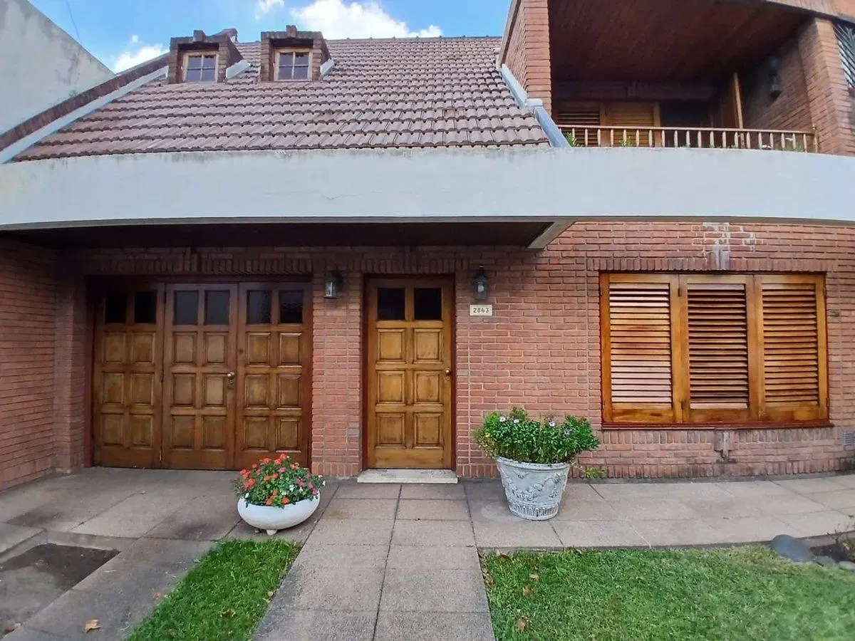 Venta casa 3 dormitorios, quincho, y bonito jardín 2