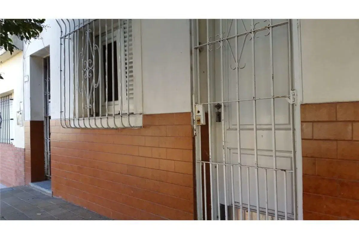 Venta PH 3 ambientes en Bernal con patio terraza 3