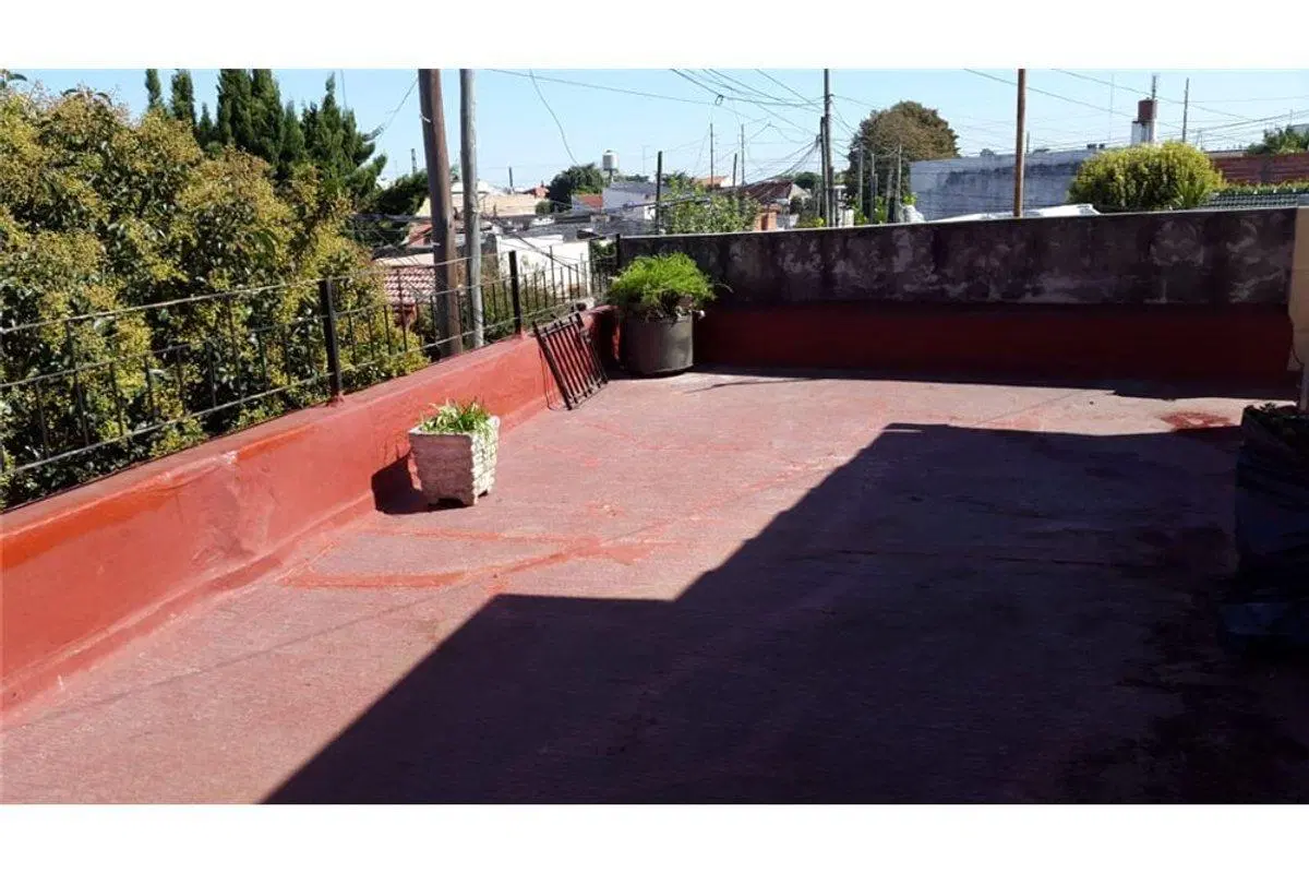 Venta PH 3 ambientes en Bernal con patio terraza 4