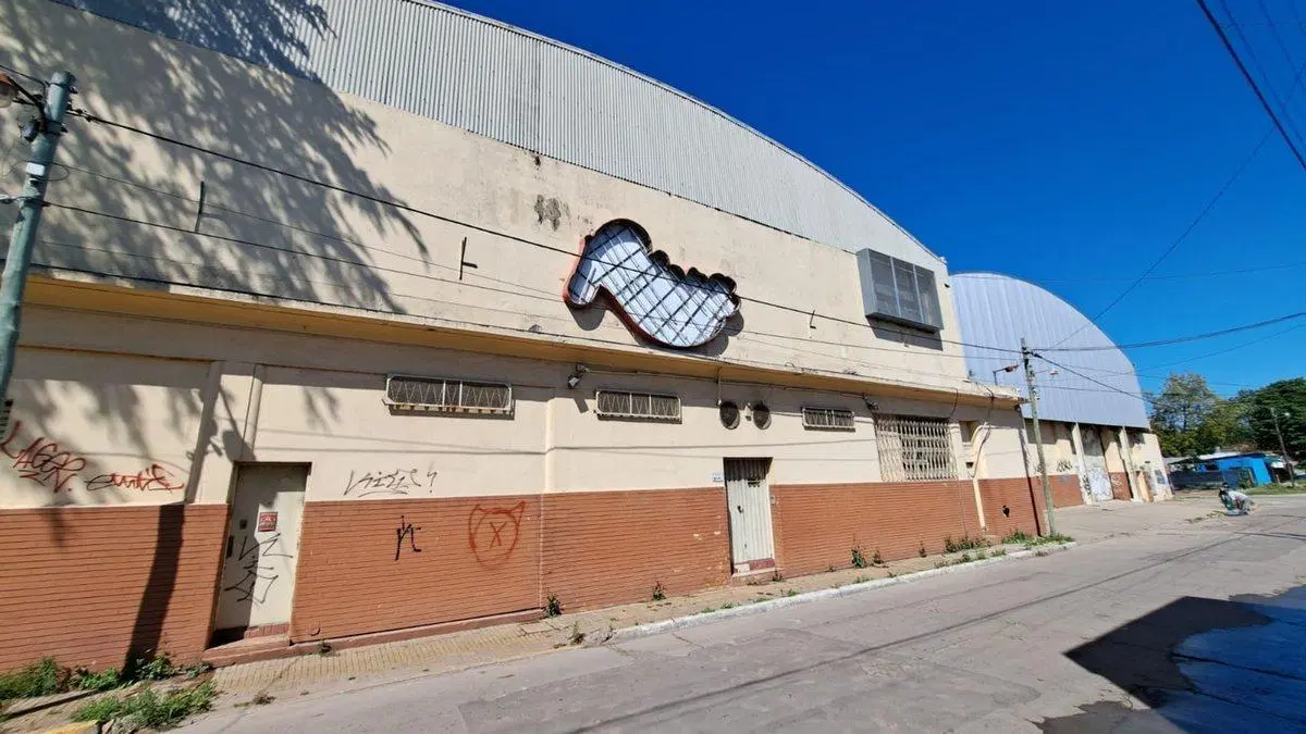 ALQUILER NAVE INDUSTRIAL MERLO OFIC SAL.  3 CALLES 2
