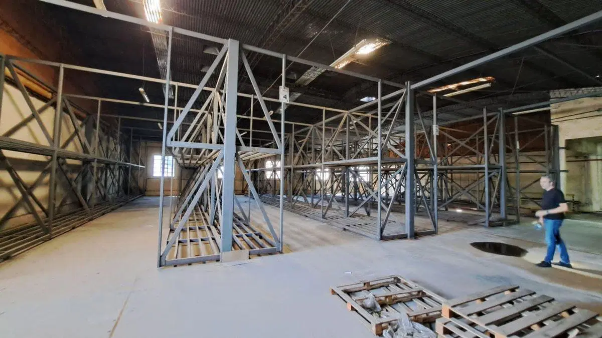 ALQUILER NAVE INDUSTRIAL MERLO OFIC SAL.  3 CALLES 5