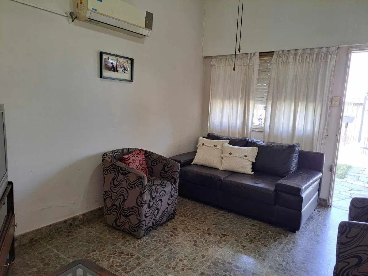 CASA EN VENTA MORÓN 4 AMB JARDÍN QUINCHO Y COCHERA 4