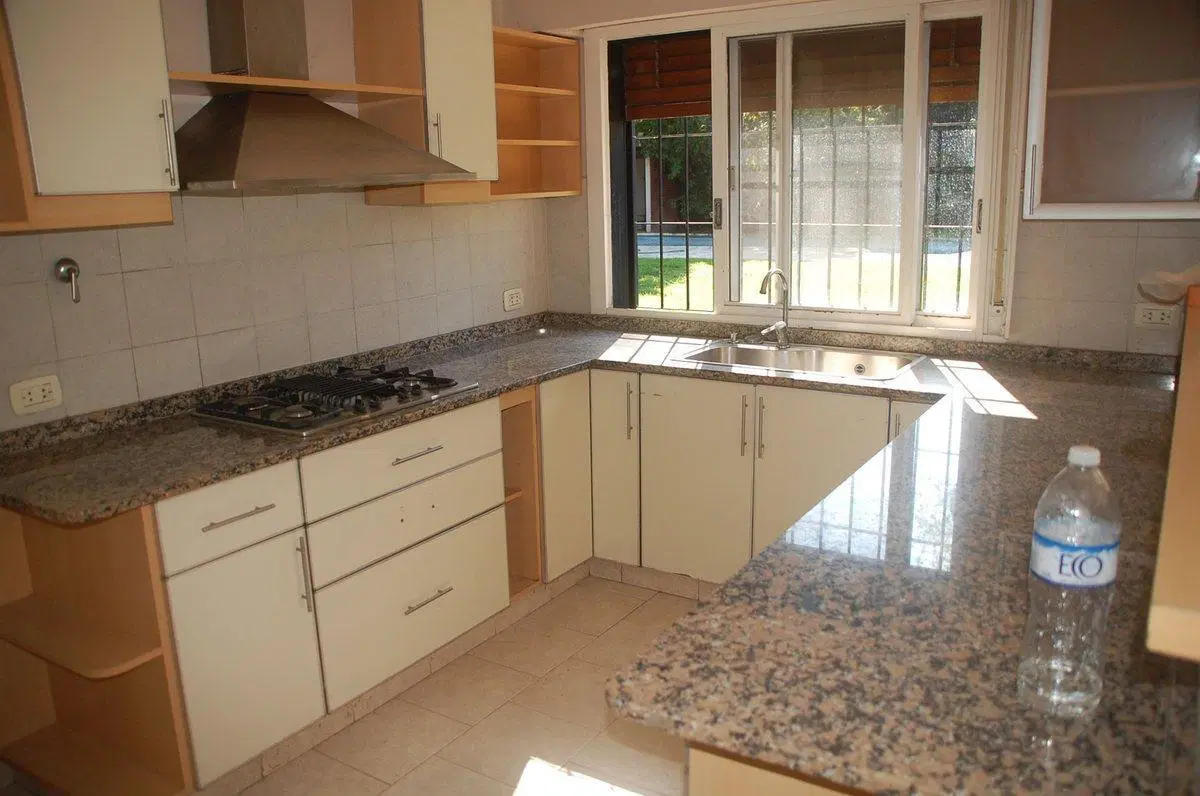 VENTA CASA ACASSUSO 7 AMBIENTES JARDIN PILETA 5