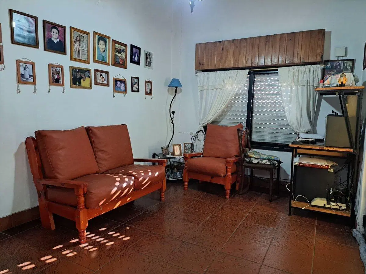 CASA 3 AMB EN VENTA EN CASTELAR CON GRAN TERRENO 5