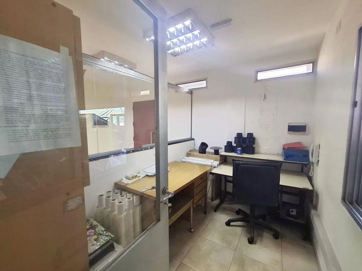 DEPÓSITO C/OFICINA VENTA V. LUGANO MUY BUEN ESTADO 3