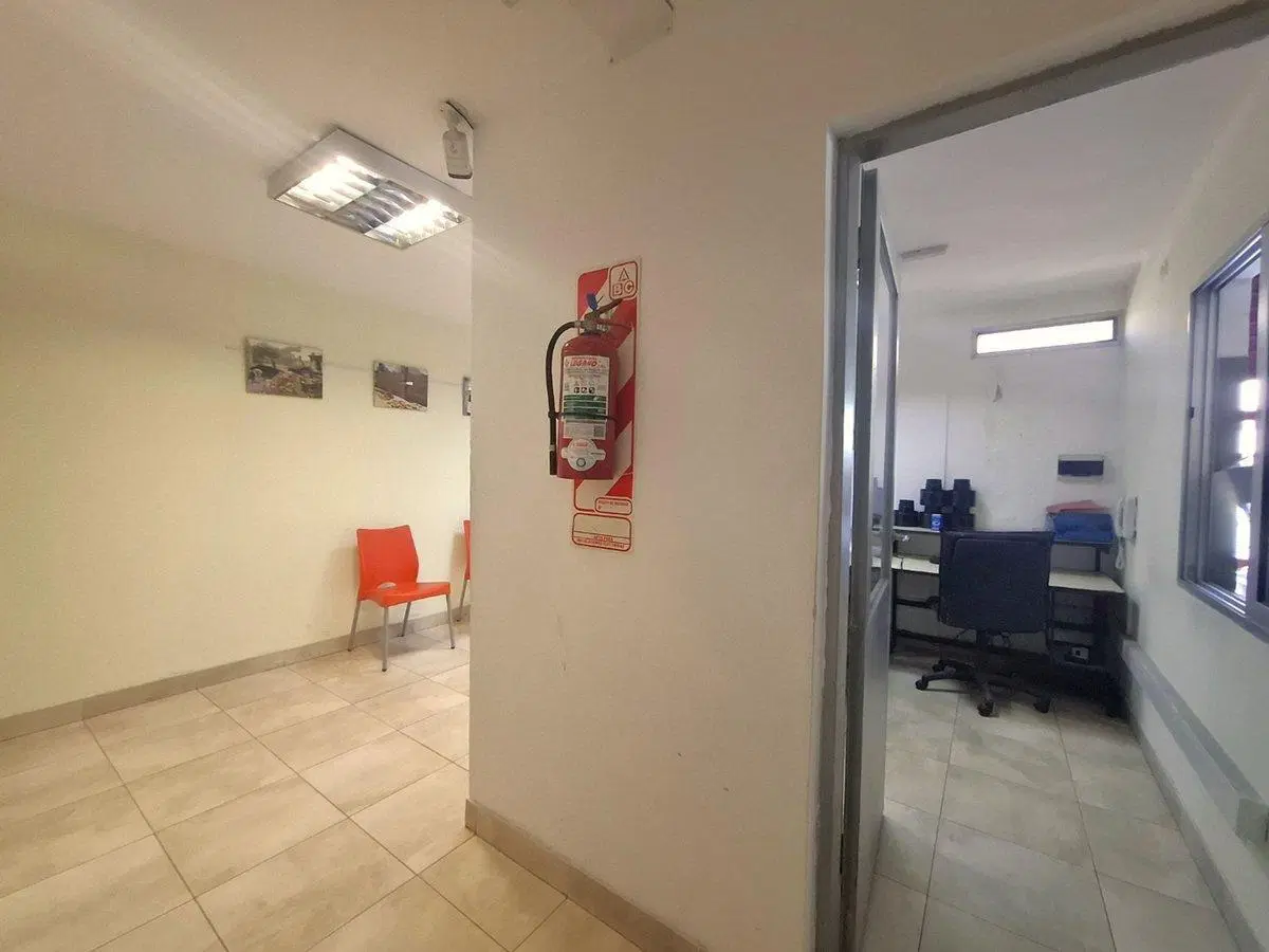 DEPÓSITO C/OFICINA VENTA V. LUGANO MUY BUEN ESTADO 5