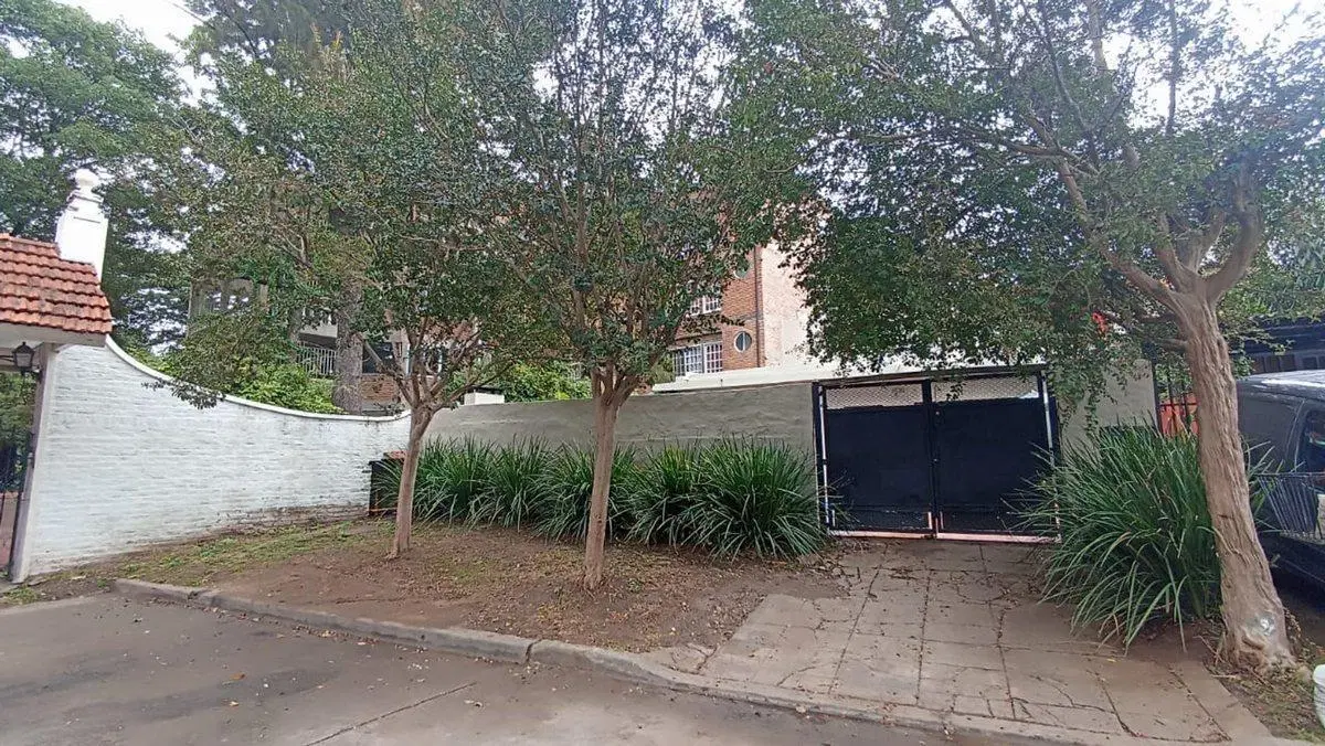 CASA 2 AMB VENTA OLIVOS CON JARDIN PILETA COCHERA 3