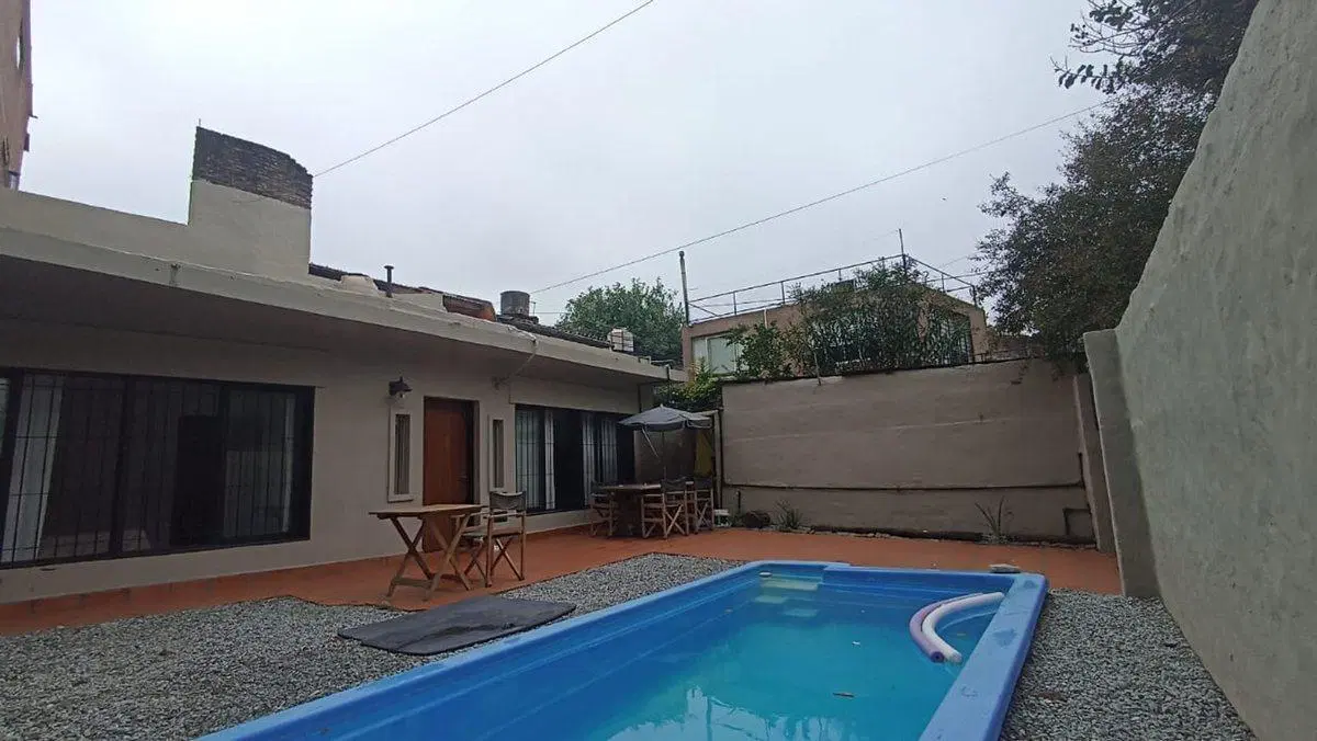 CASA 2 AMB VENTA OLIVOS CON JARDIN PILETA COCHERA 4