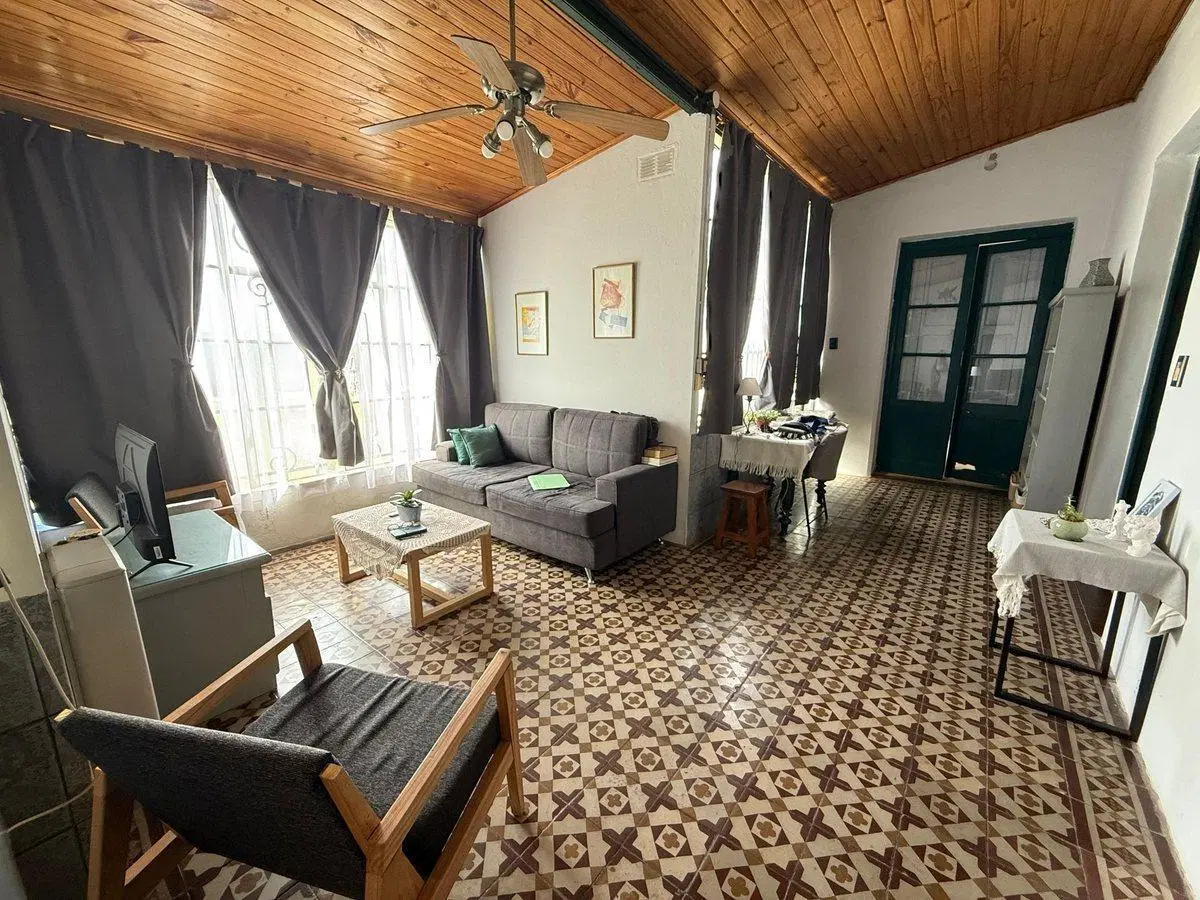 CASA EN VENTA APTA CREDITO 5 AMBIENTES C/PARQUE 4