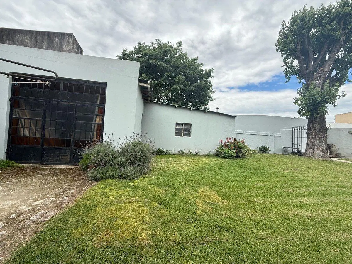 CASA EN VENTA APTA CREDITO 5 AMBIENTES C/PARQUE 2