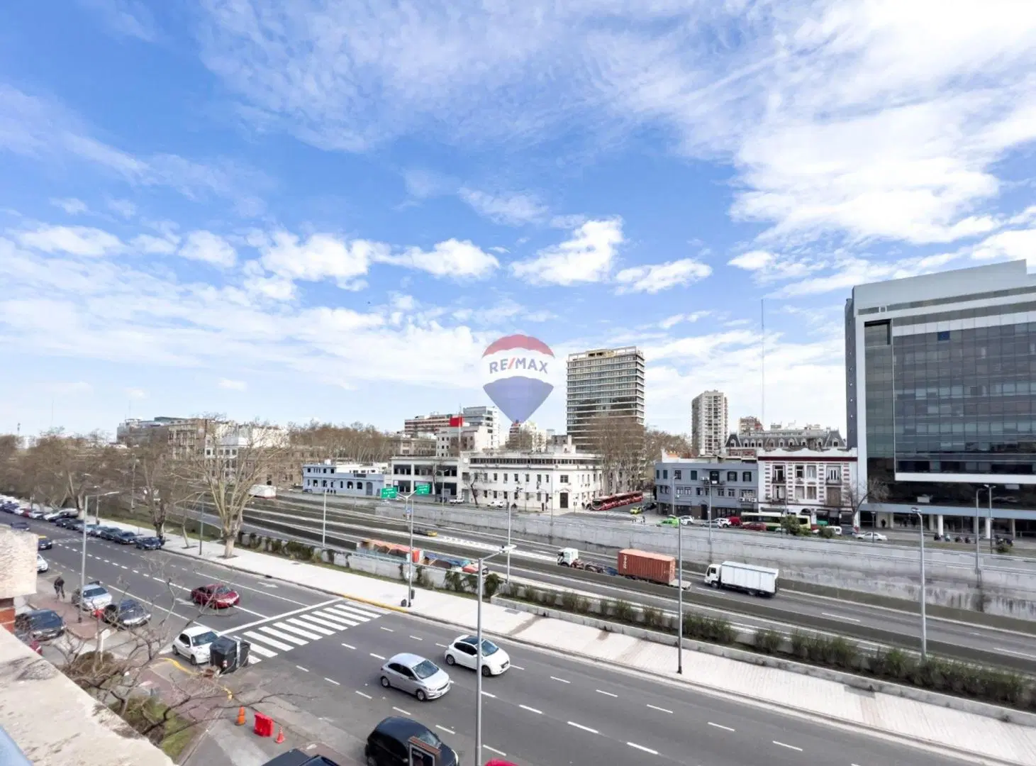 OFICINA PUERTO MADERO VENTA COCHERA  274m2 3
