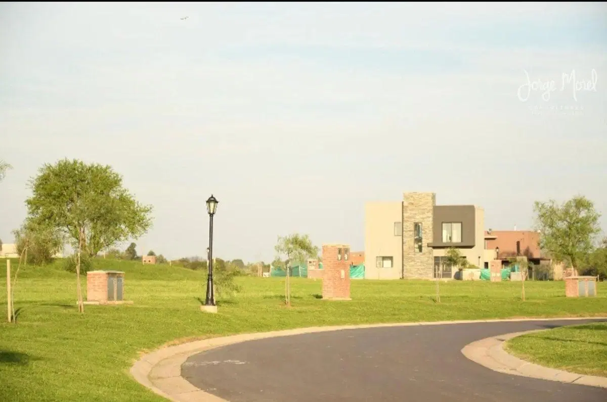 Venta terreno en Santa Lucia excelente ubicación 2