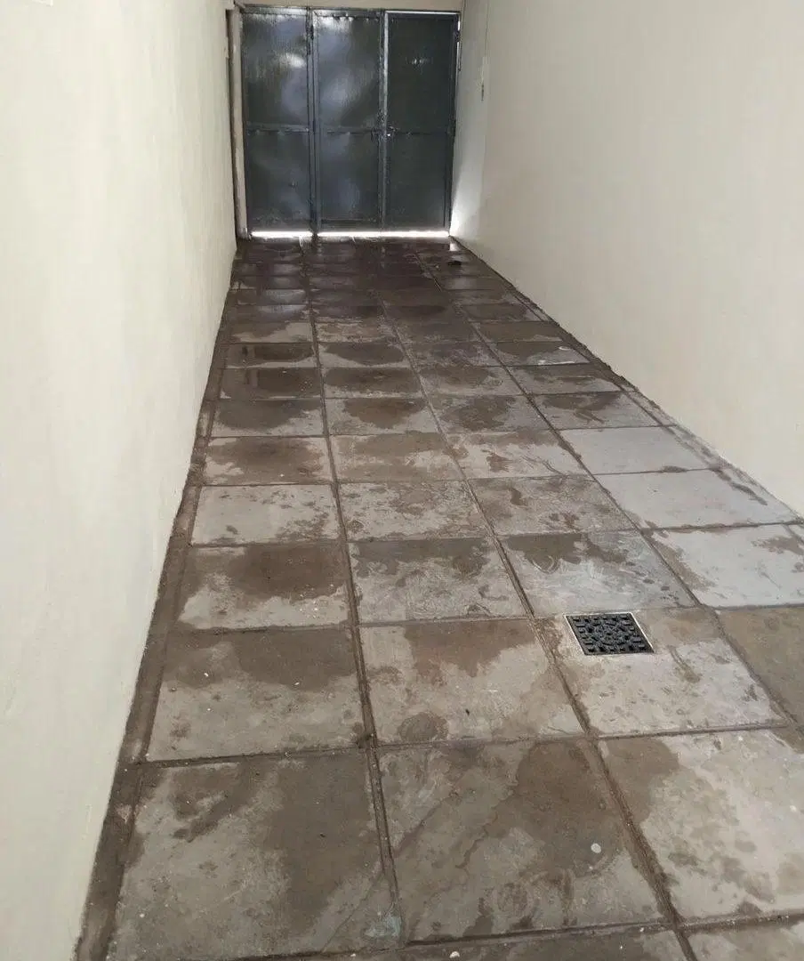 VENTA DE CASA MULTIFAMILIAR C/ LOCALES AL FRENTE 3