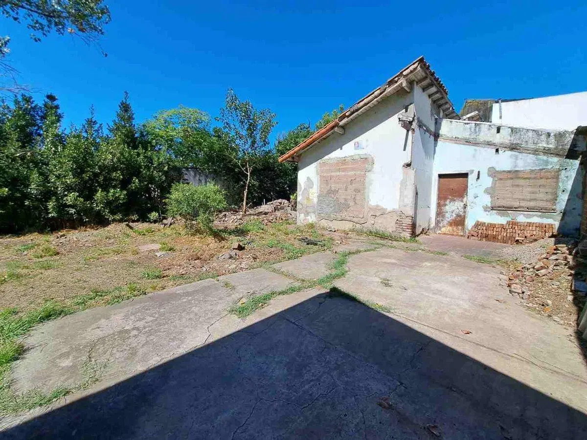 CASA EN VENTA A REFACCIONAR MORENO CENTRO 5
