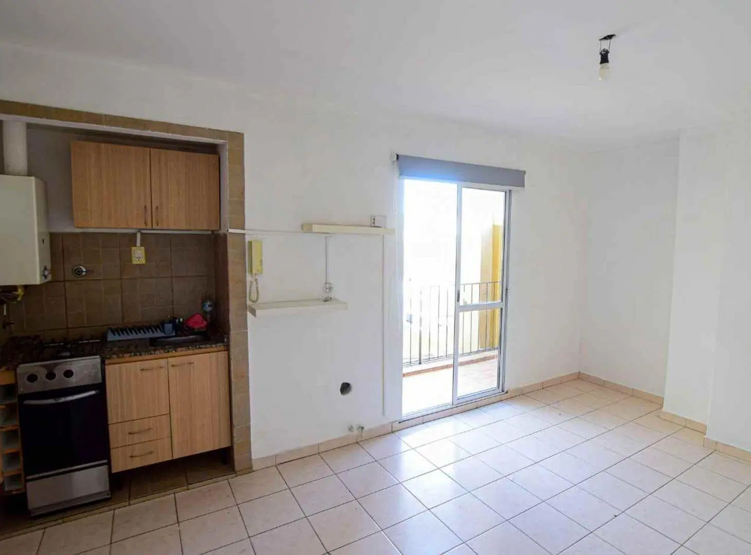 Monoambiente con balcón - Alquiler en Villa Cresp 4