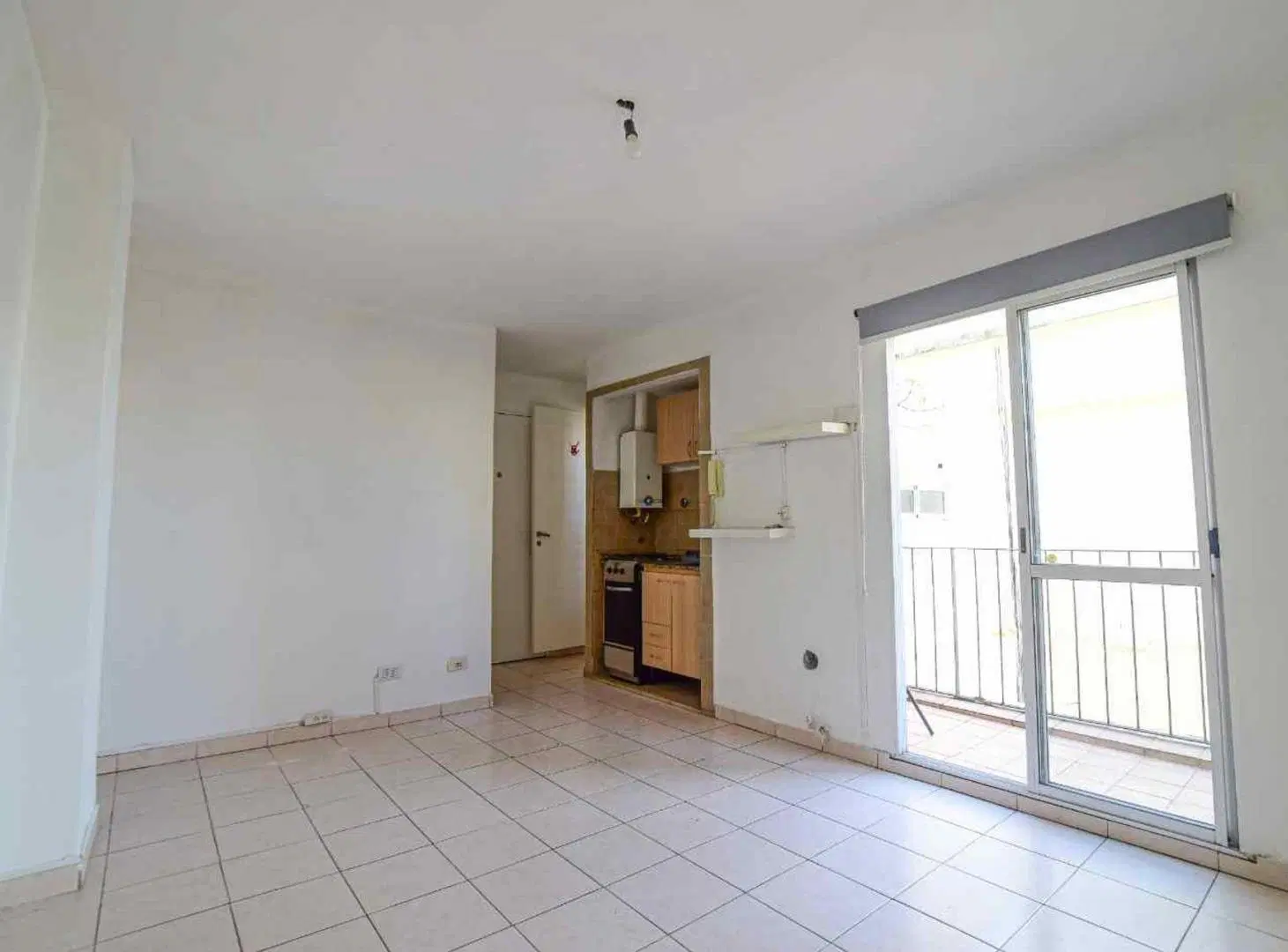 Monoambiente con balcón - Alquiler en Villa Cresp 3