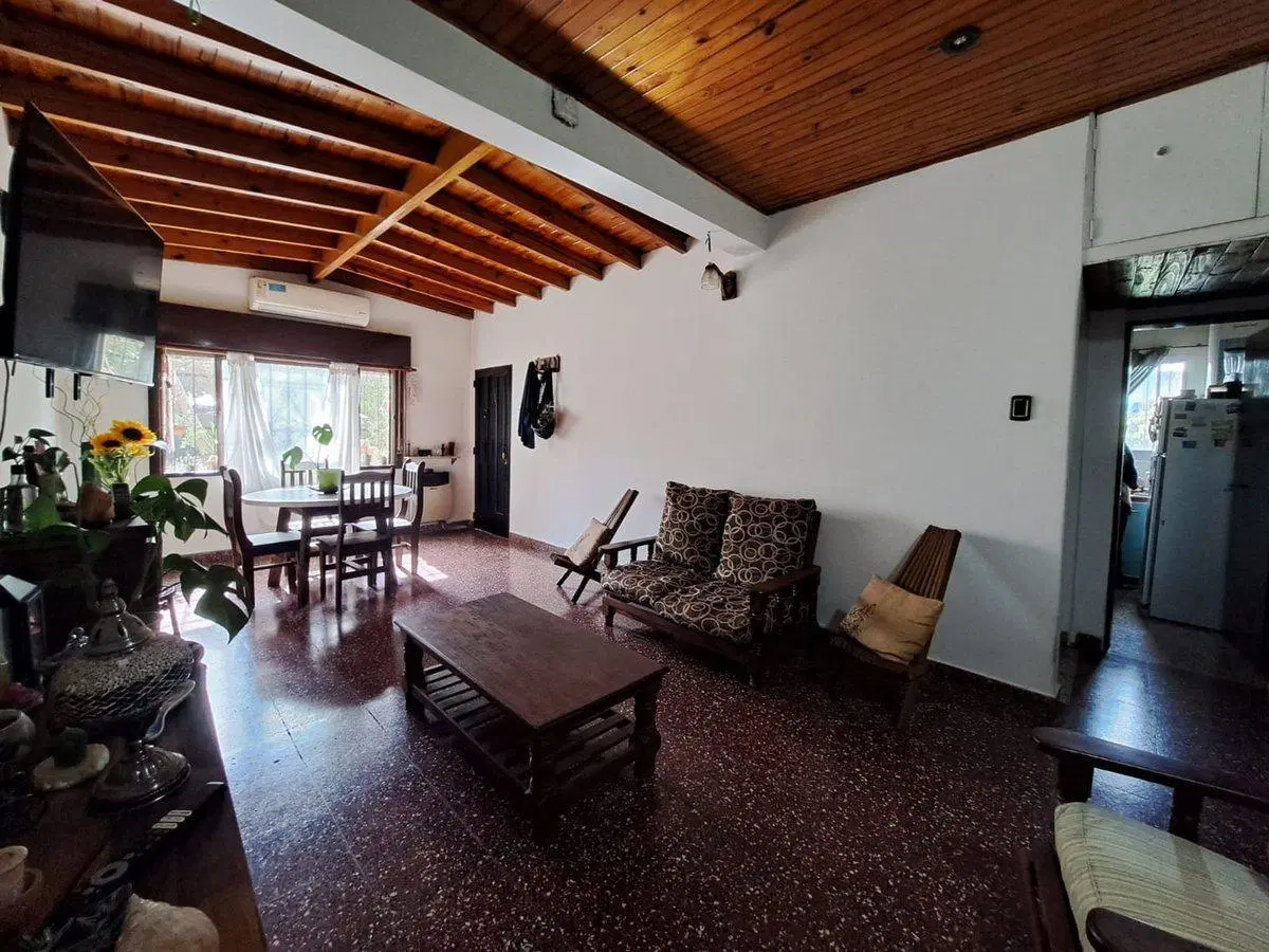 CASA EN VENTA EN MORENO Excelente ubicacion 2
