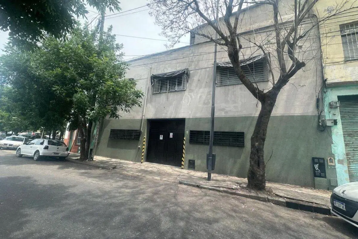 VENTA DEPOSITO GAPON BARRACAS SALIDA A DOS CALLES 2