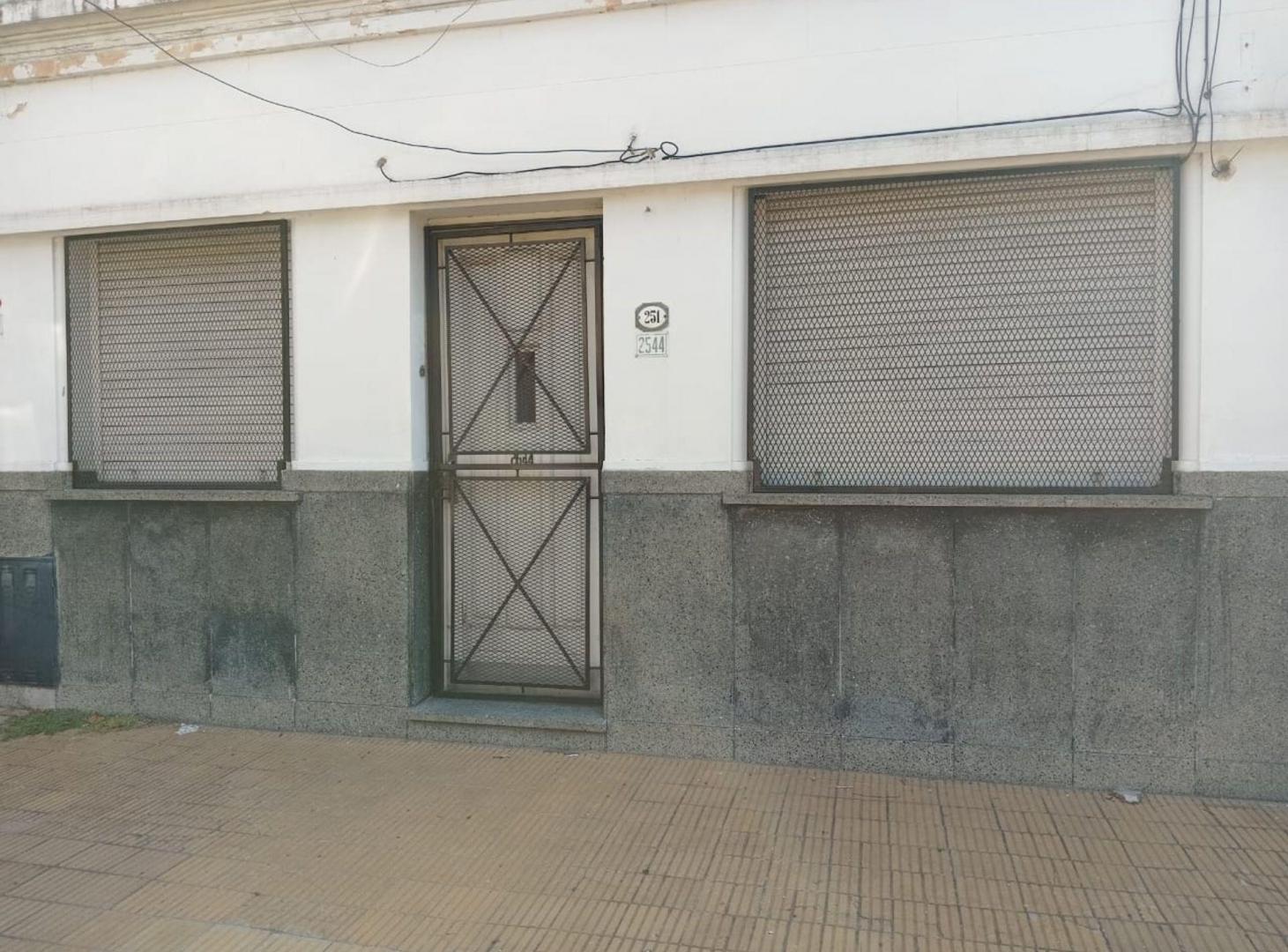 PH AL FRENTE, DOS AMBIENTES, INGRESO DIRECTO CALLE