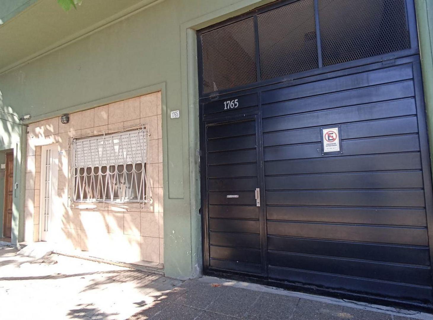 CASA AL FONDO PH EN VENTA VILLA LYNCH MÁS GALPON
