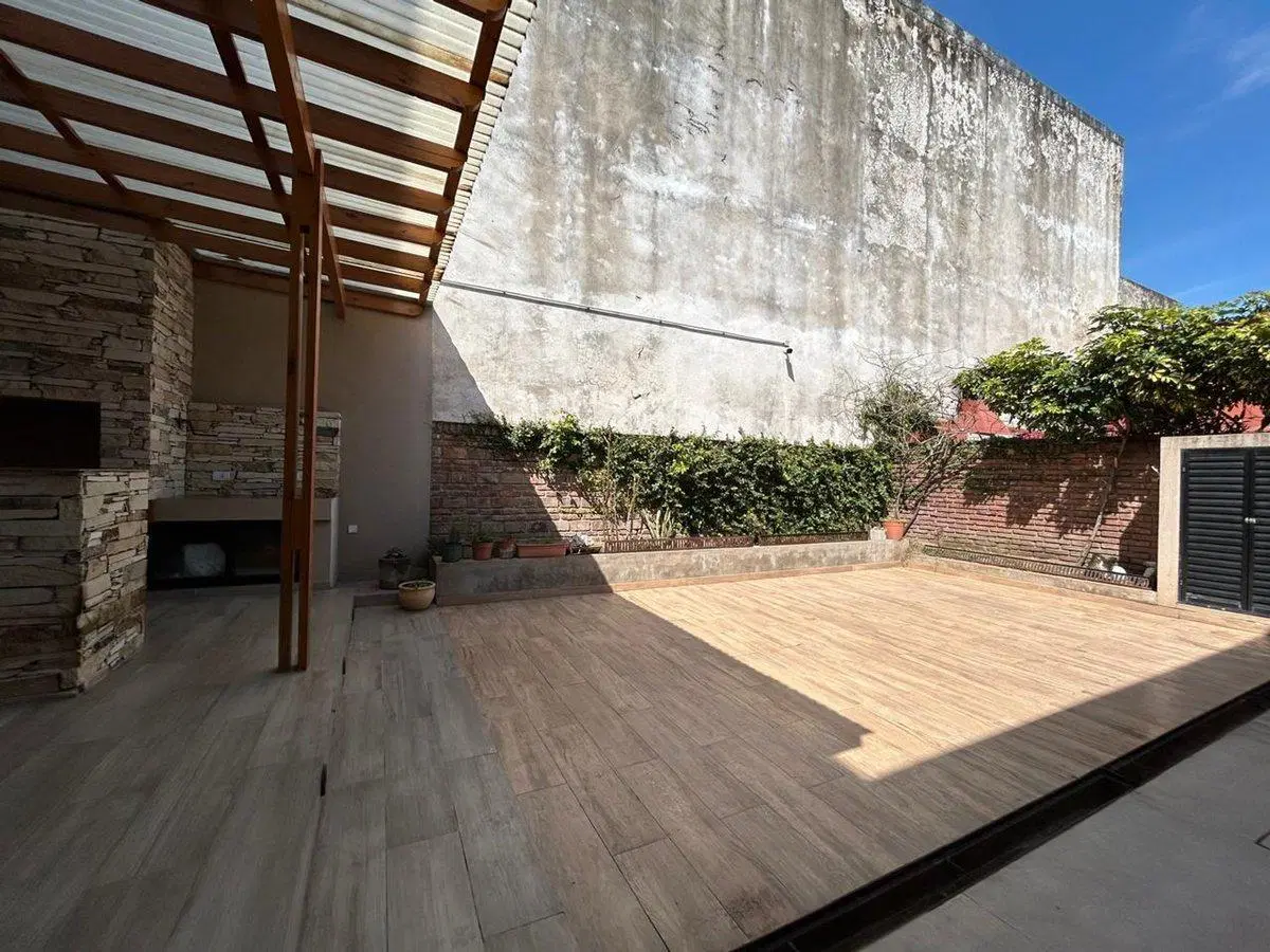 Moderna Casa con Cochera en Venta en Martínez 4