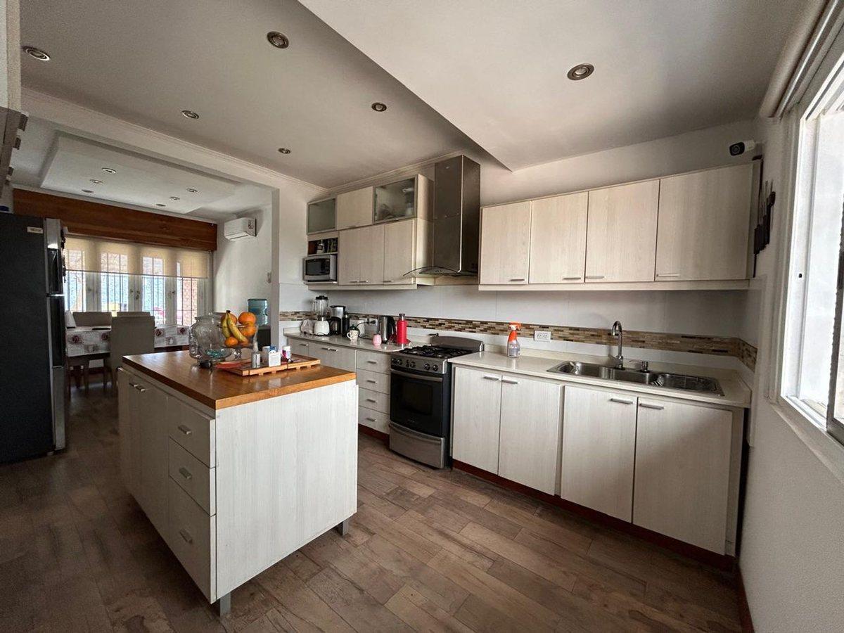 Foto de Moderna Casa con Cochera en Venta en Martínez, imagen 5