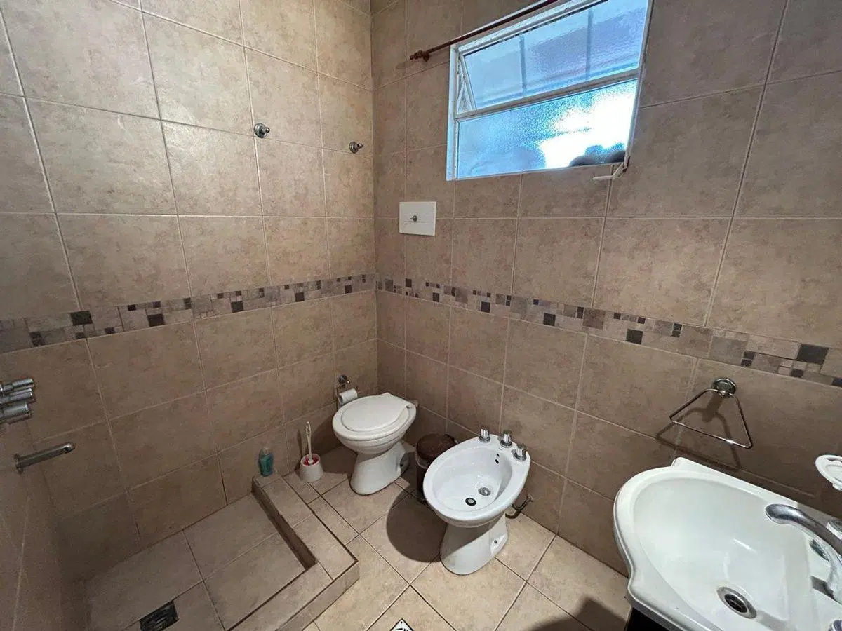 Moderna Casa con Cochera en Venta en Martínez 3