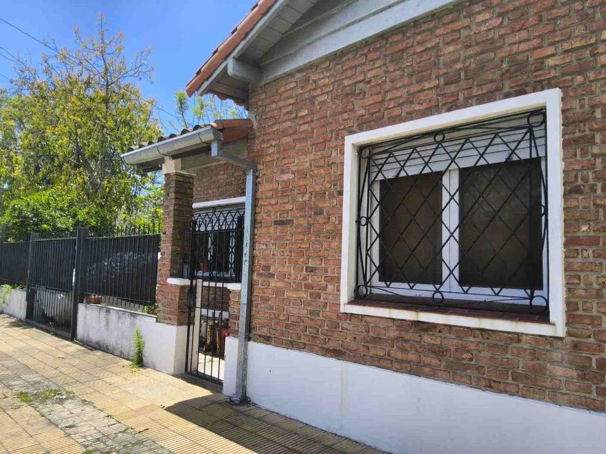 VENTA CASA 3 AMB JARDIN COCHERA VILLA ADELINA 2