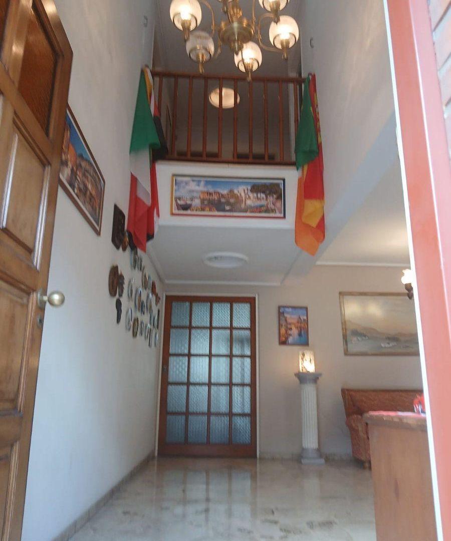 Venta casa 3 dormitorios, quincho, y bonito jardín