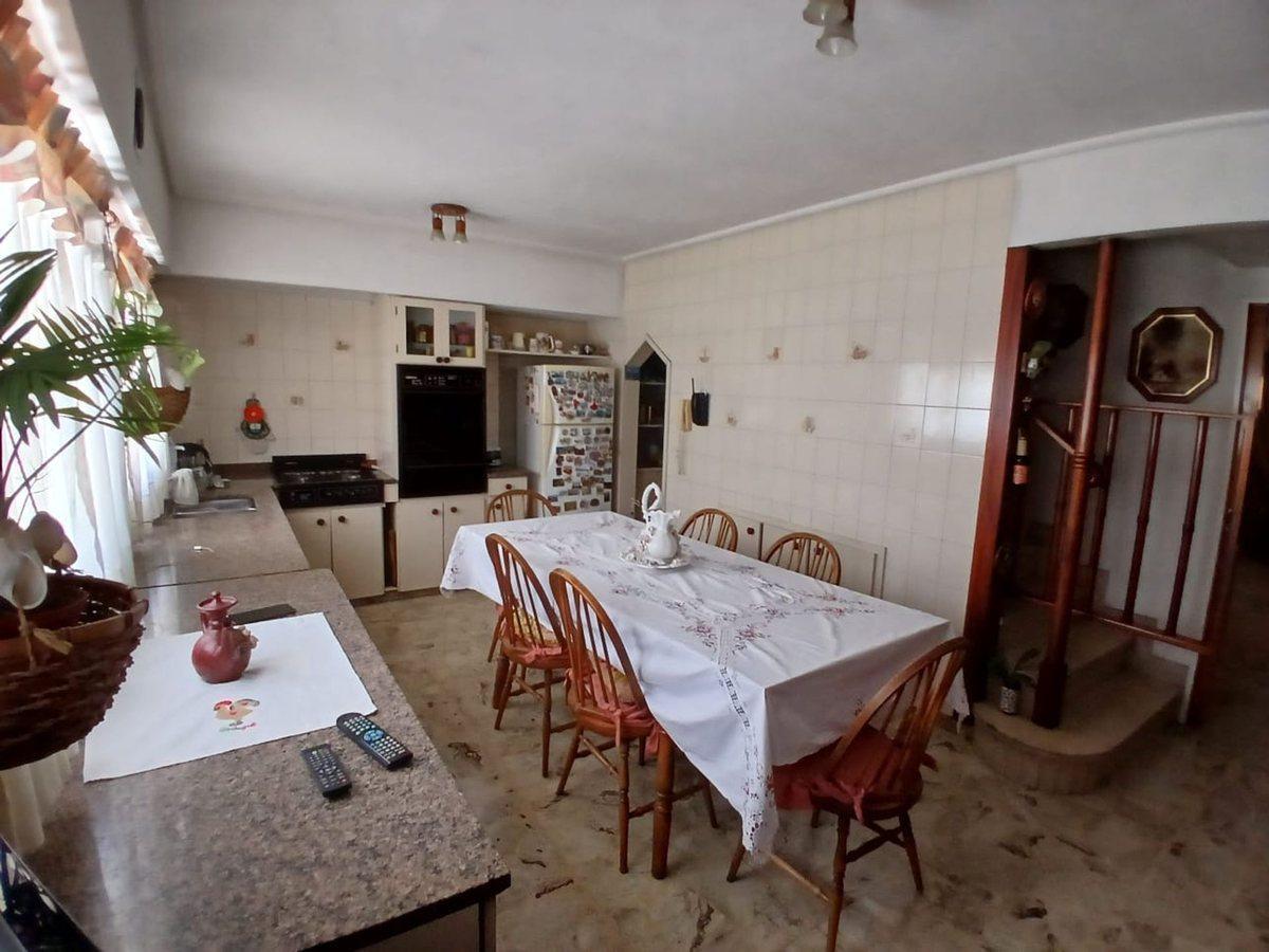Foto de Venta casa 3 dormitorios, quincho, y bonito jardín, imagen 3