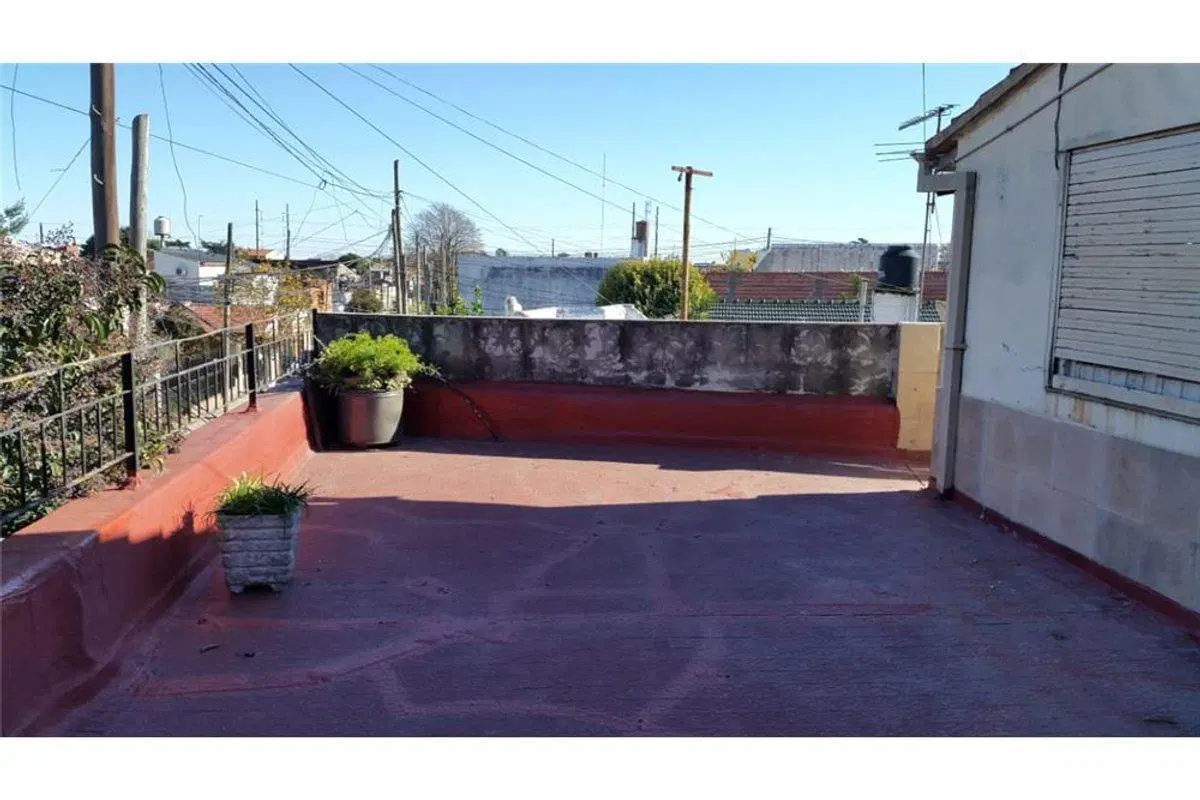 Venta PH 3 ambientes en Bernal con patio terraza 4