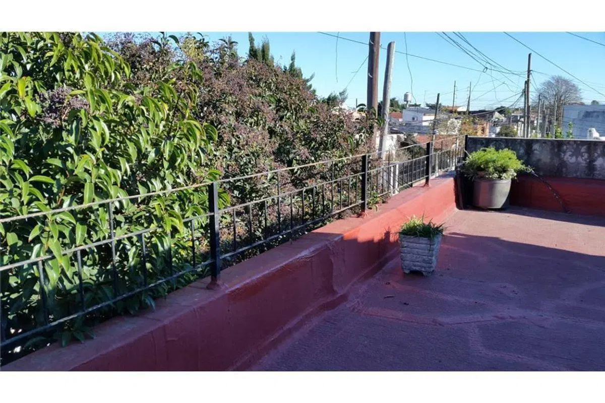 Venta PH 3 ambientes en Bernal con patio terraza 5