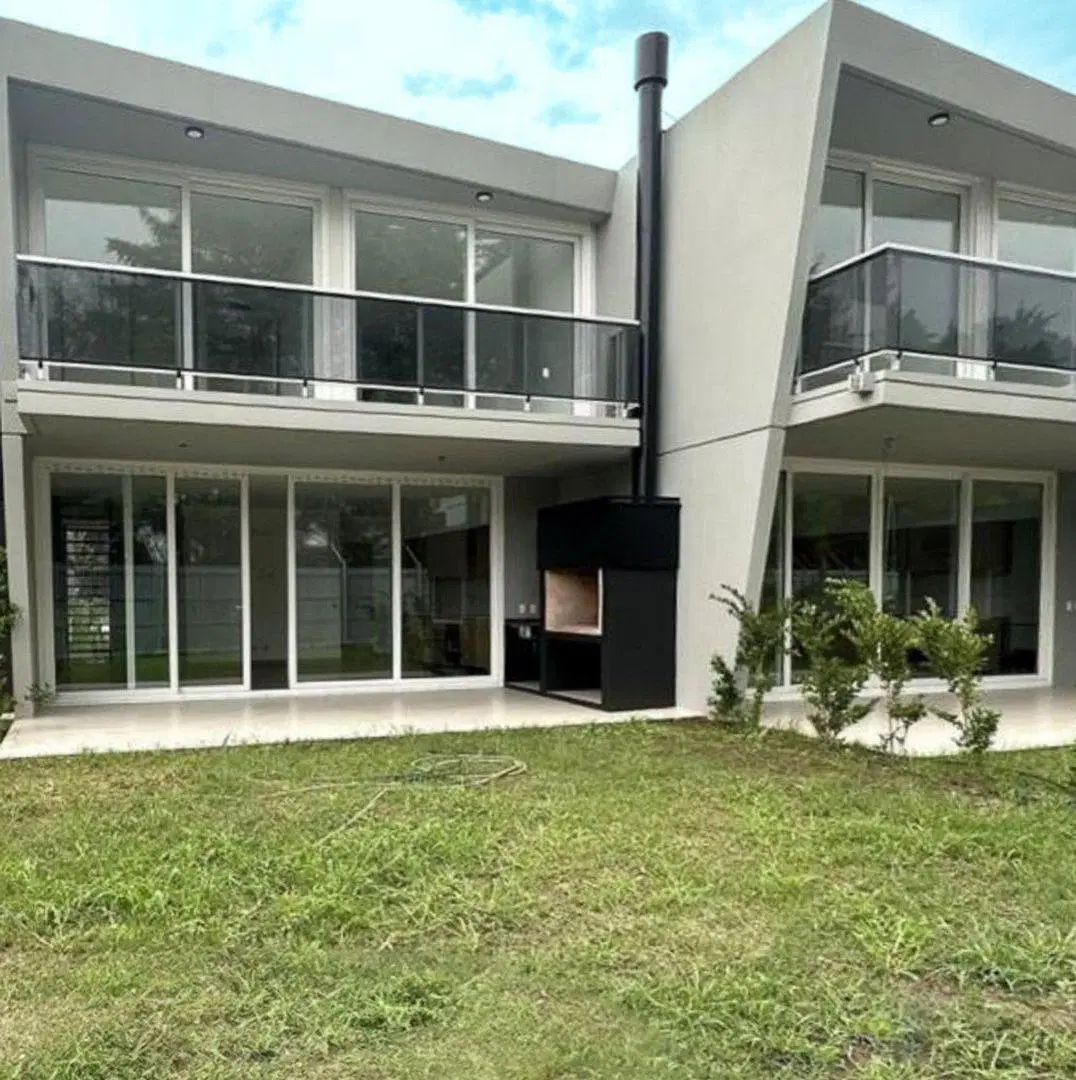 VENTA TOWNHOUSE 5 AMBIENTES EN LUCIERNAGA PILAR 4
