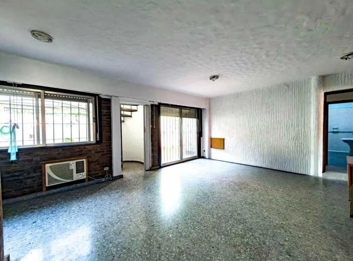 CASA EN VENTA EN BOULOGNE - MUY BUENA UBICACION! 2