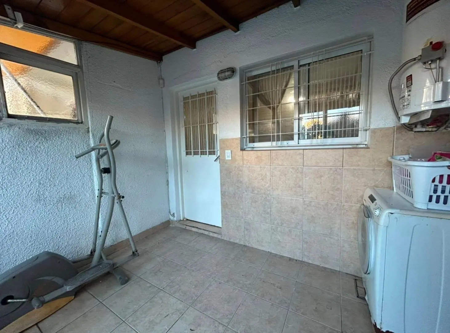 Triplex con patio en alquiler 8