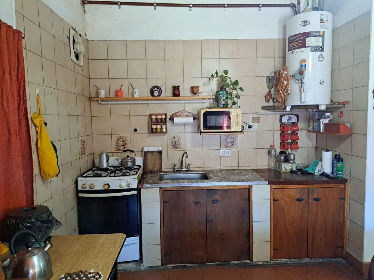 CASA 3 AMB EN VENTA EN CASTELAR CON GRAN TERRENO 5