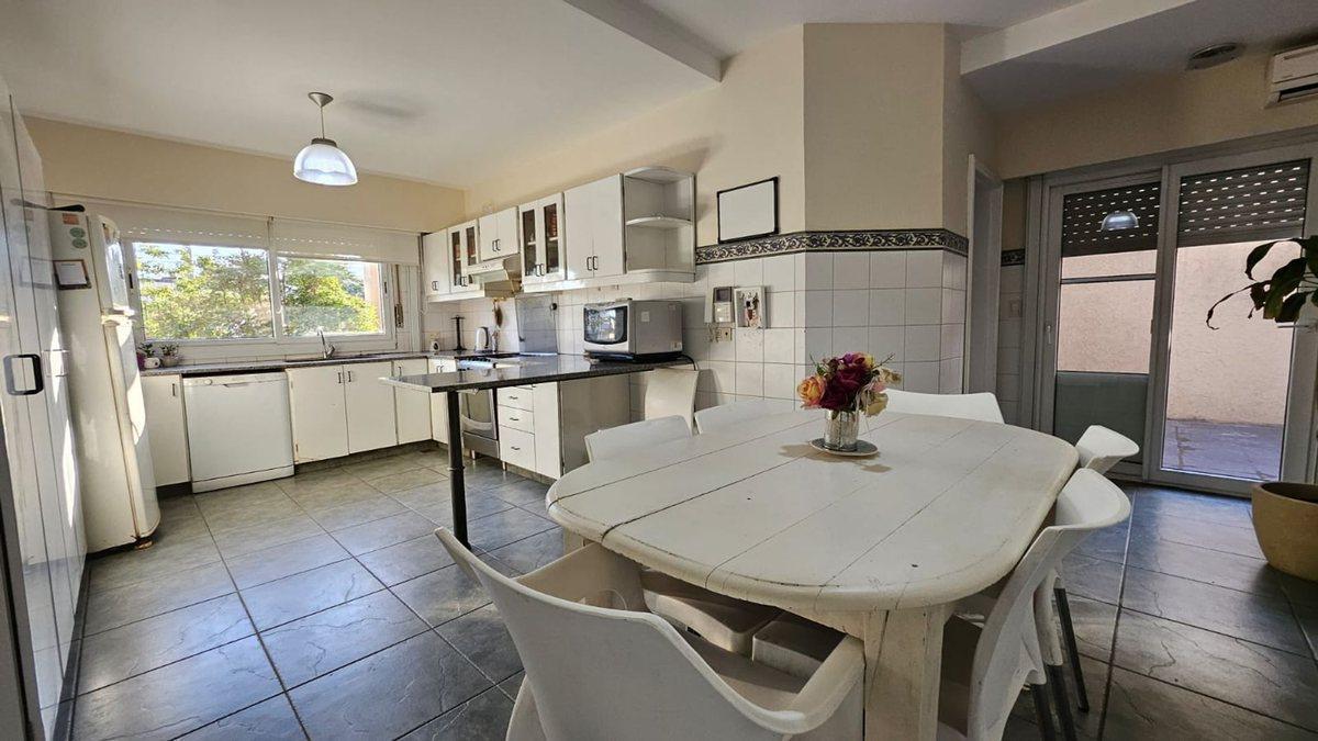 Foto de VENTA CASA 6 amb. gran jardín y pileta en Lincoln, imagen 3