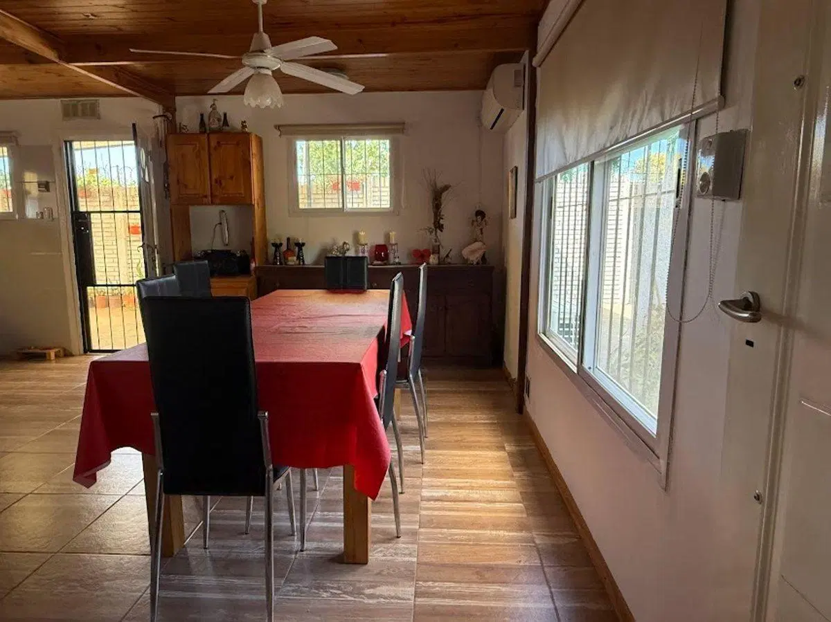 VENTA CASA CON PILETA 8