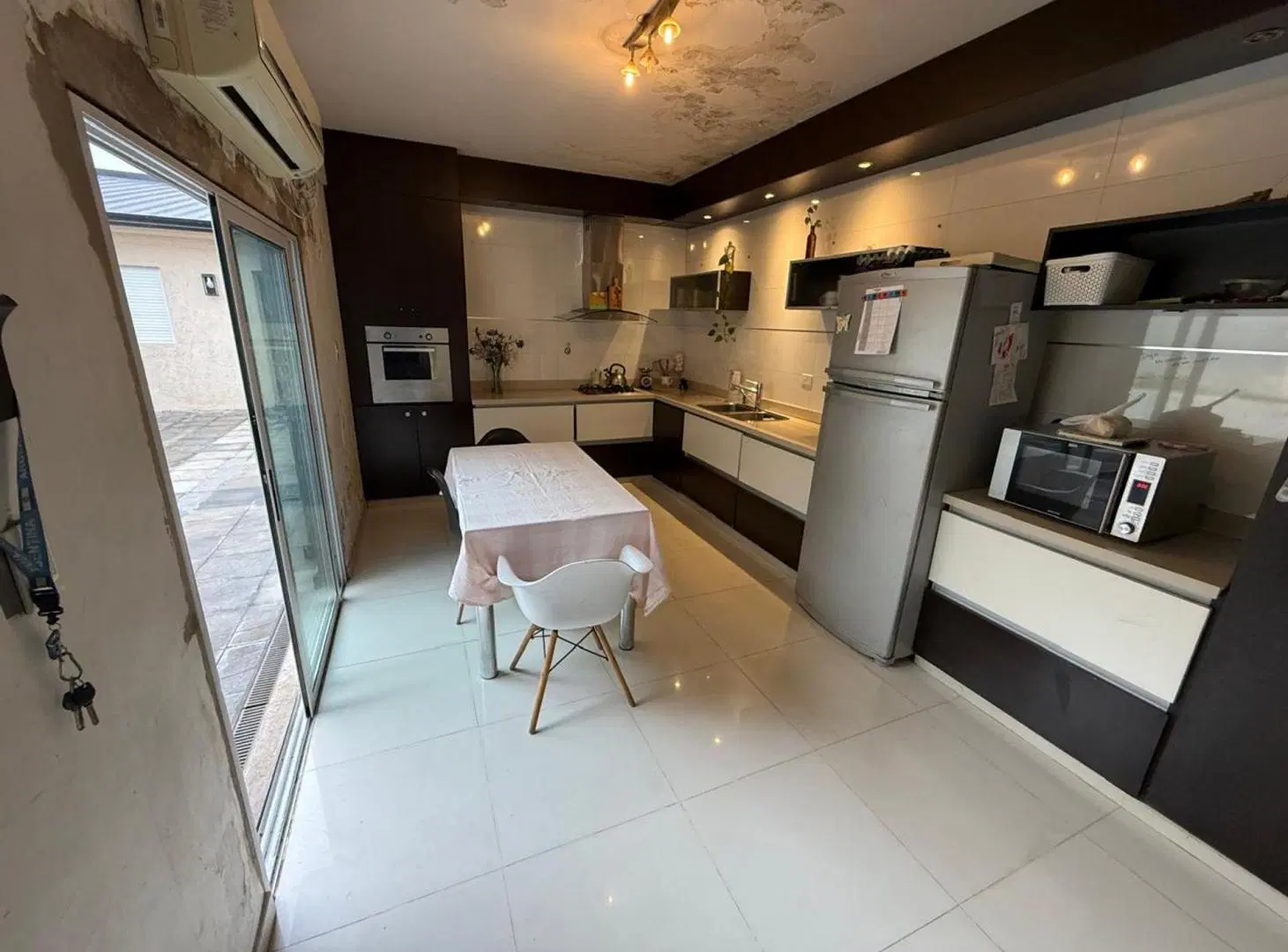 MODERNA CASA 5 AMBIENTES EN MARTÍNEZ + DPTO 4