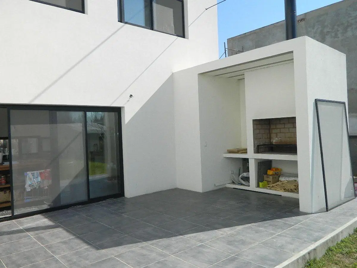 CASA EN VENTA EN LA COMARCA - TIGRE 8