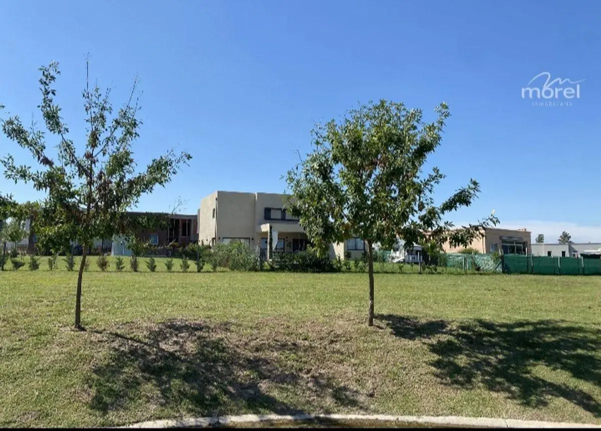 Venta terreno en Santa Lucia excelente ubicación 3