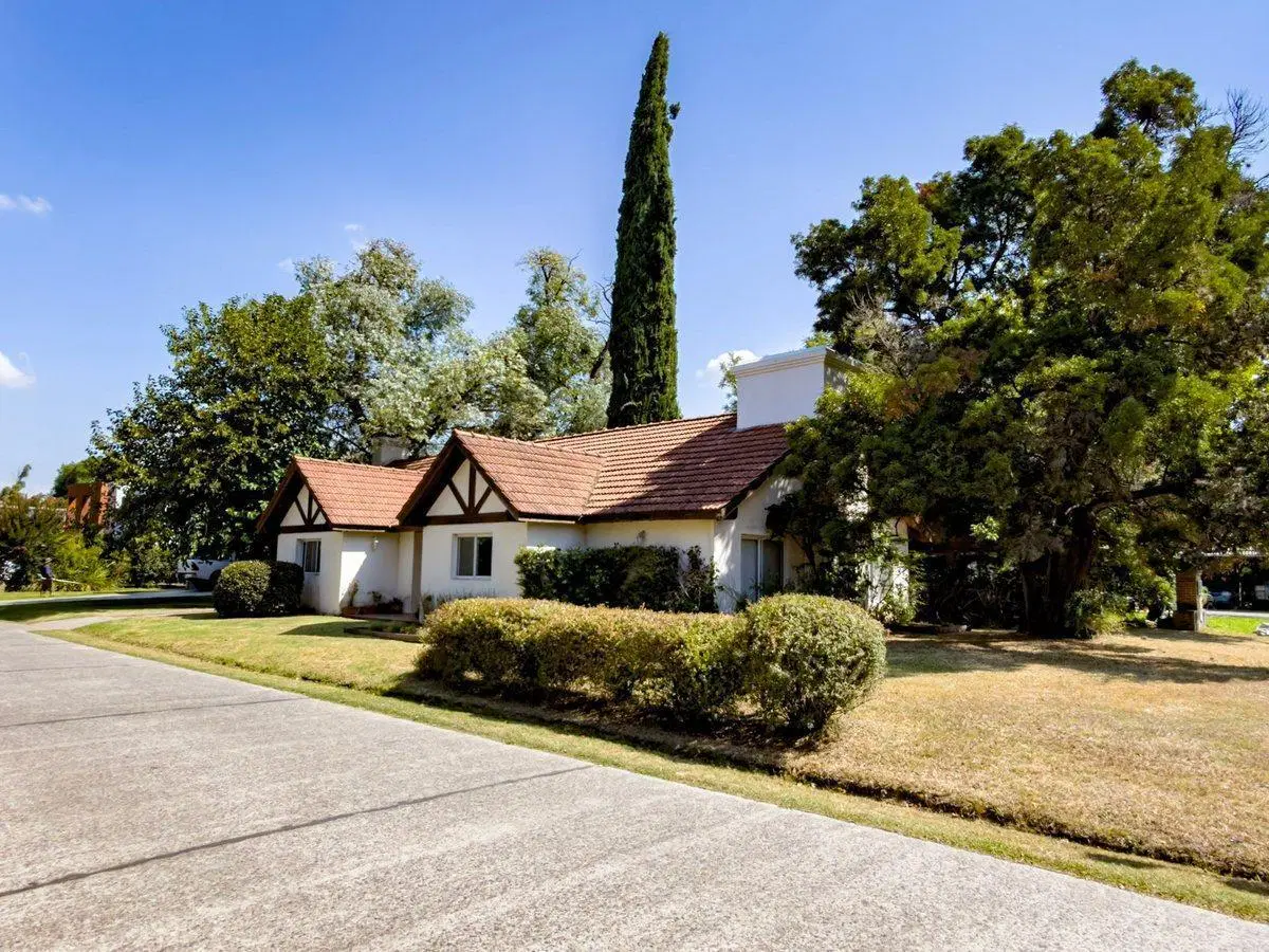 CASA EN UNA PLANTA EN VENTA EN LA MARTINICA PILAR 4