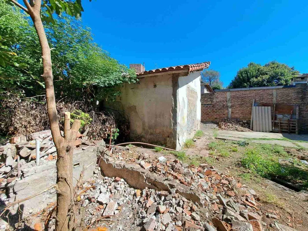CASA EN VENTA A REFACCIONAR MORENO CENTRO 8