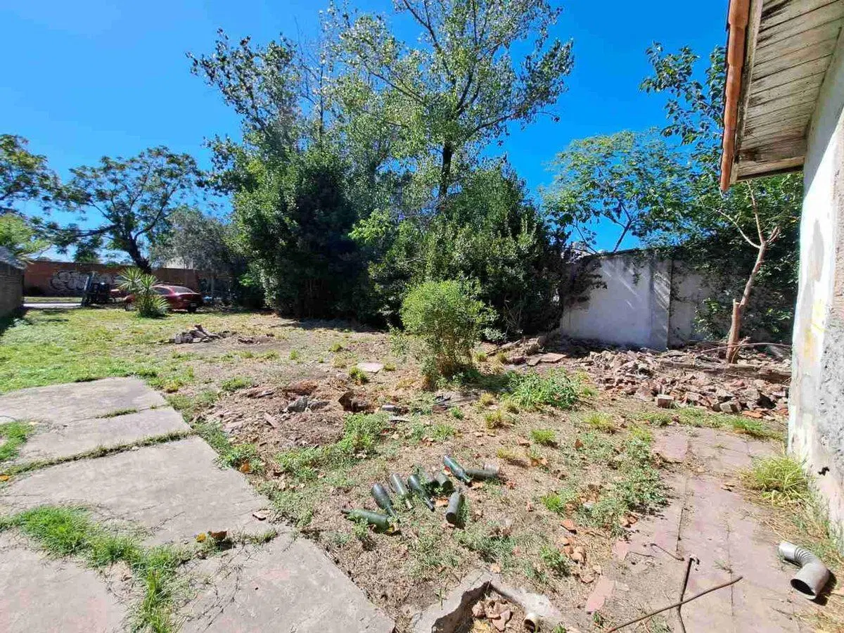 CASA EN VENTA A REFACCIONAR MORENO CENTRO 5