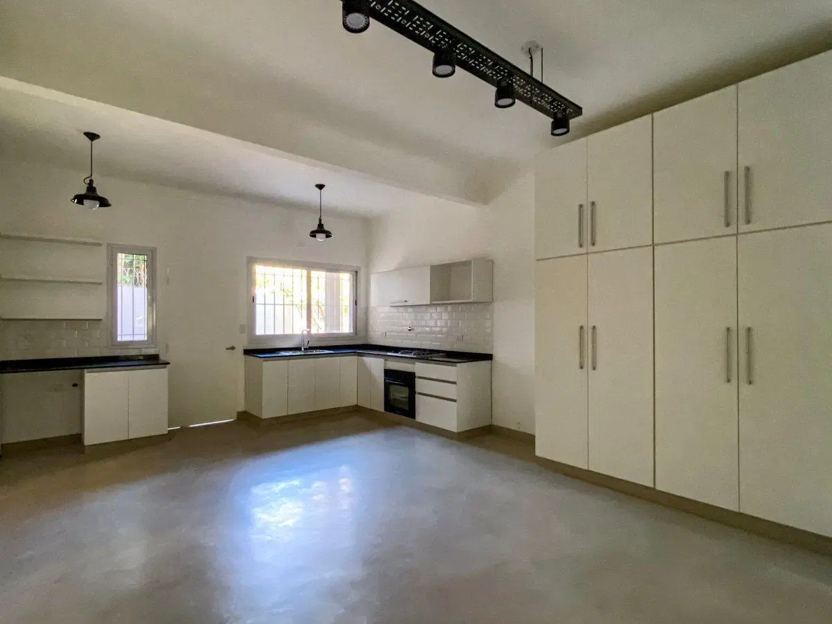 CASA DE 4 DORMITORIOS EN VENTA CENTRO SAN ISIDRO 3