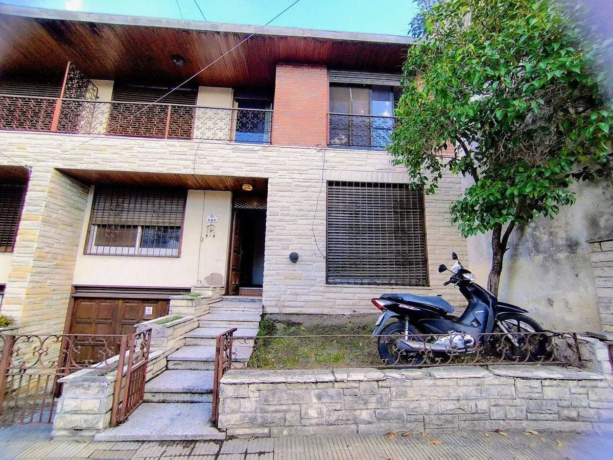 CASA 5 AMB VENTA MARTINEZ CON JARDIN COCHERA DOBLE 2