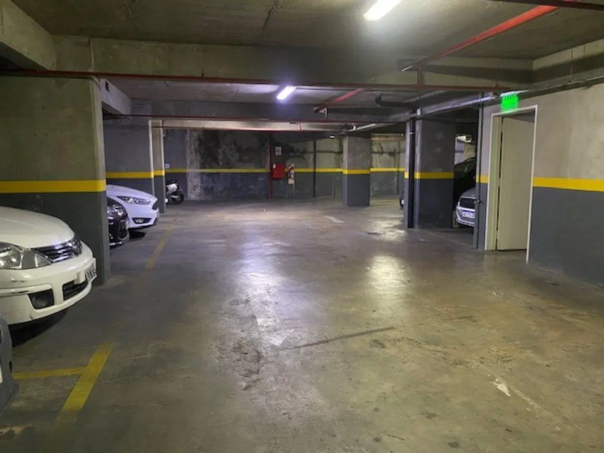VENTA COCHERA PALERMO 8