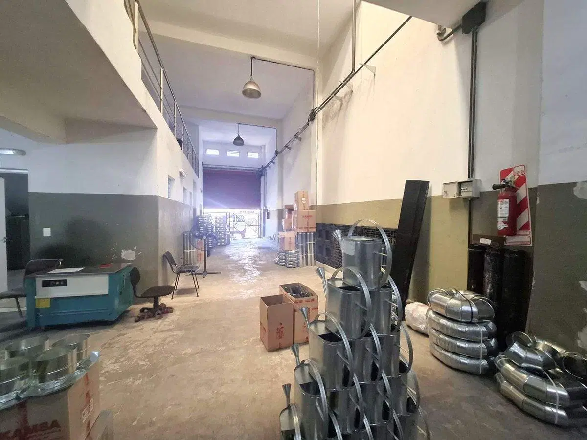 DEPÓSITO C/OFICINA VENTA V. LUGANO MUY BUEN ESTADO 5