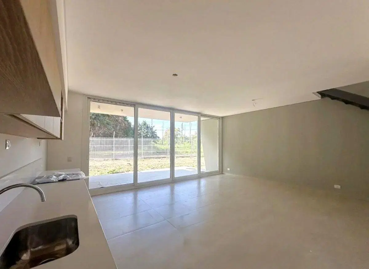 VENTA TOWNHOUSE 5 AMBIENTES EN LUCIERNAGA PILAR 5