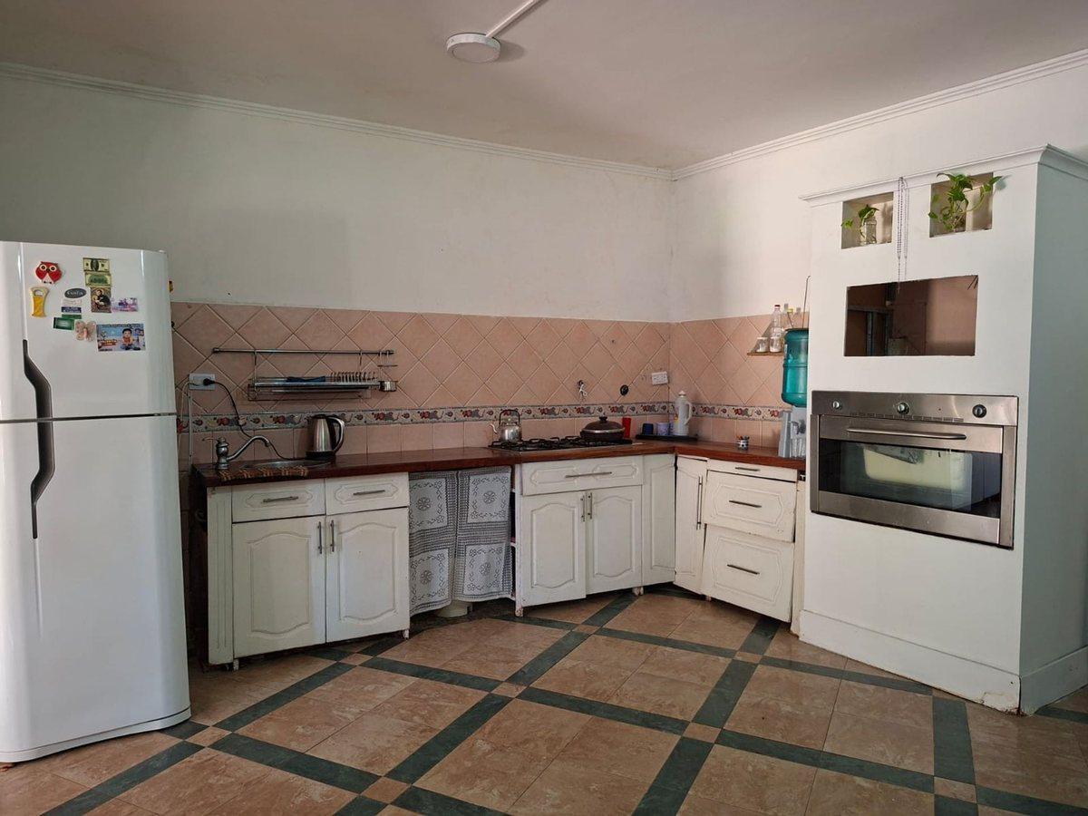 Foto de CASA 4 AMB EN VENTA EN HURLINGHAM CON AMPLIO LOTE, imagen 5